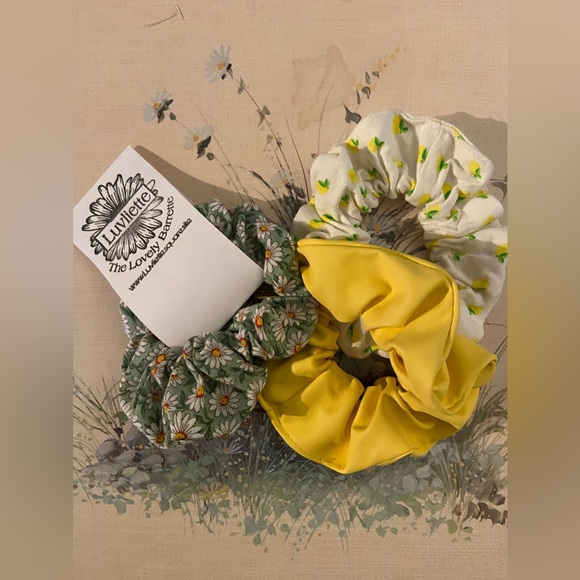 🌻NWT ALL 3 pcs. Chunky Hair Scrunches/Ponytails- 2 Flowery🌸1 Solid Yellow🌿BOP - Picture 11 of 16